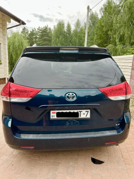 Toyota Sienna III (XL30), 7 мест, 2010 г.