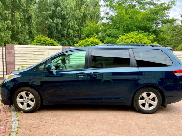 Toyota Sienna III (XL30), 7 мест, 2010 г.