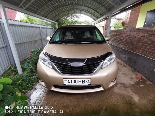 Toyota Sienna III (XL30), 7 мест, 2011 г.