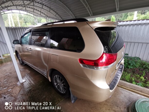 Toyota Sienna III (XL30), 7 мест, 2011 г.