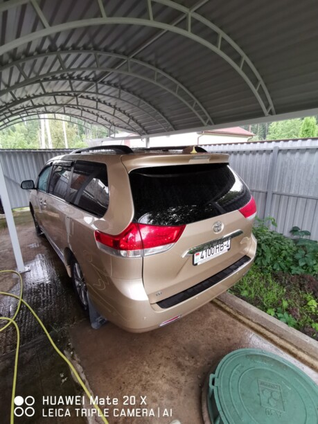 Toyota Sienna III (XL30), 7 мест, 2011 г.