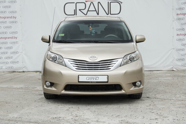 Toyota Sienna III (XL30), 7 мест, 2010 г.