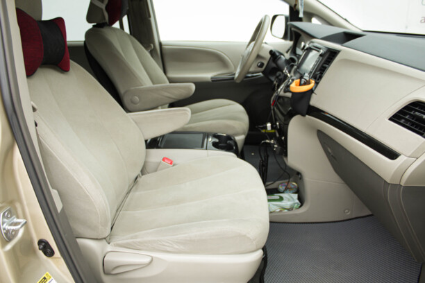 Toyota Sienna III (XL30), 7 мест, 2010 г.