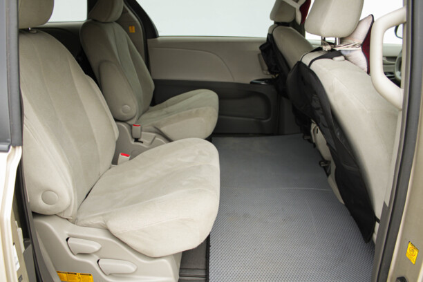 Toyota Sienna III (XL30), 7 мест, 2010 г.