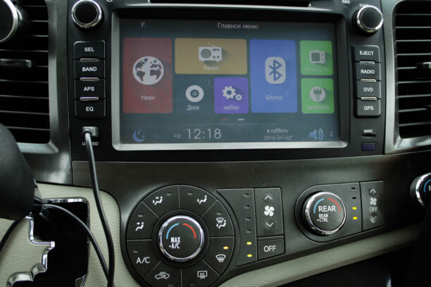 Toyota Sienna III (XL30), 7 мест, 2010 г.