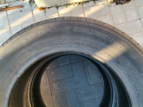 Легковые шины Dunlop 235/65 R18 2 шт.