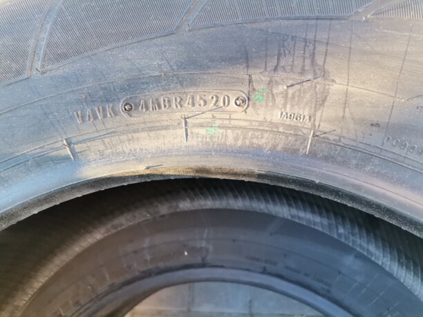 Легковые шины Dunlop 235/65 R18 2 шт.