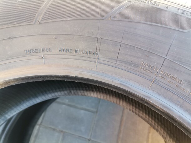 Легковые шины Dunlop 235/65 R18 2 шт.