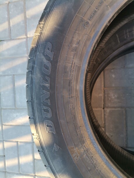 Легковые шины Dunlop 235/65 R18 2 шт.