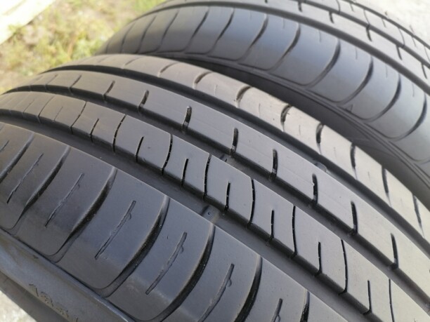 Легковые шины Kumho 185/65 R15 2 шт.