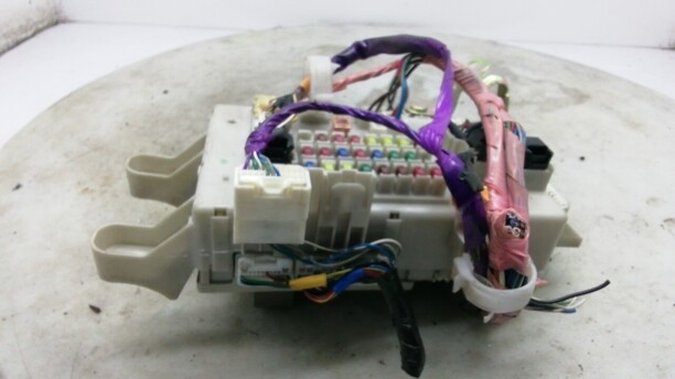 Подкапотный блок предохранителей для Toyota Land Cruiser Prado J120 2002 - 2009