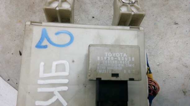 Подкапотный блок предохранителей для Toyota Land Cruiser Prado J120 2002 - 2009