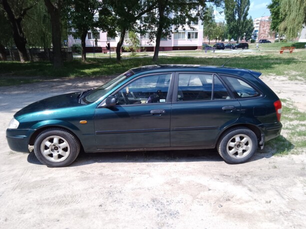 Mazda 323F, 1999 г.