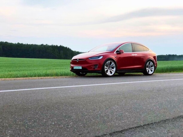 Tesla Model X, 7 мест, 2017 г.