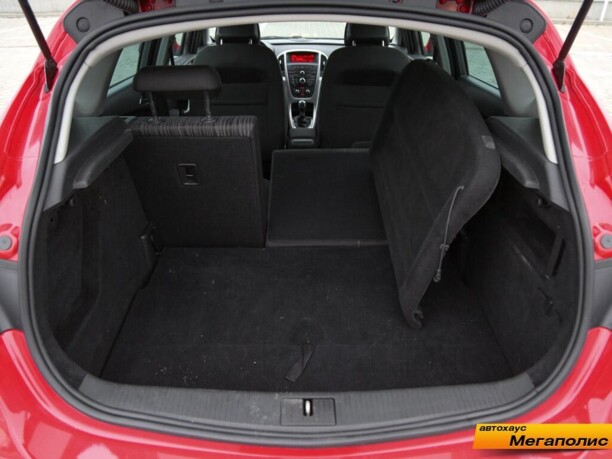 Opel Astra J, 2011 г.