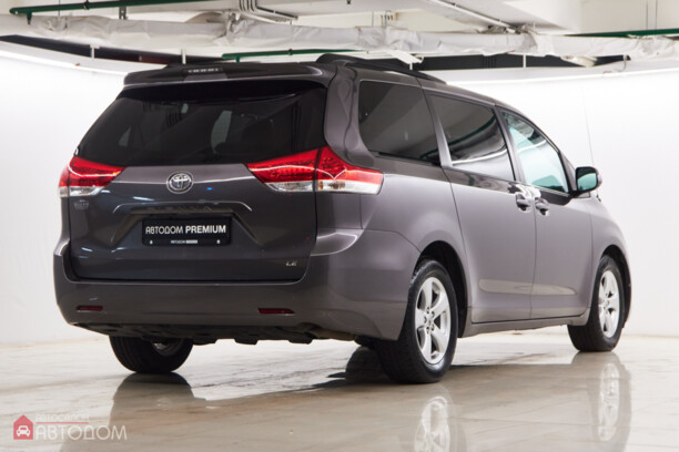 Toyota Sienna III (XL30), 7 мест, 2014 г.