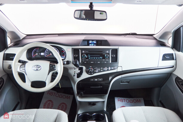 Toyota Sienna III (XL30), 7 мест, 2014 г.