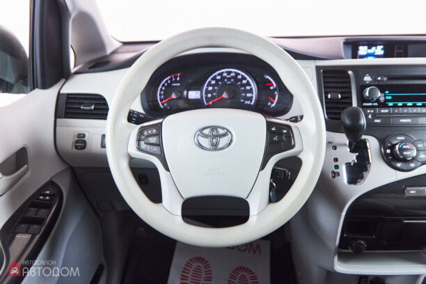 Toyota Sienna III (XL30), 7 мест, 2014 г.