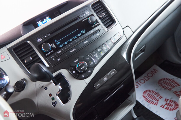 Toyota Sienna III (XL30), 7 мест, 2014 г.