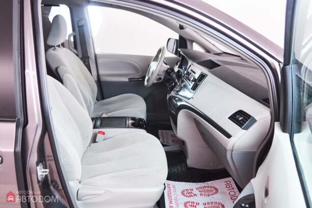 Toyota Sienna III (XL30), 7 мест, 2014 г.