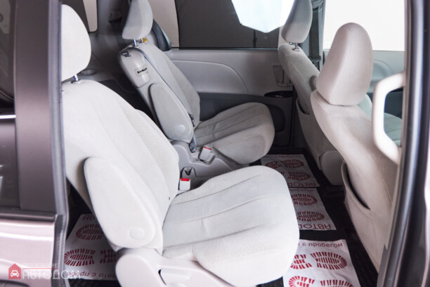 Toyota Sienna III (XL30), 7 мест, 2014 г.