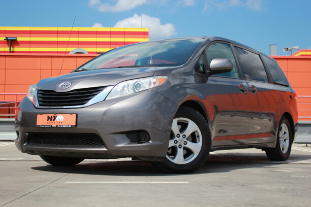 Toyota Sienna III (XL30), 7 мест, 2010 г.
