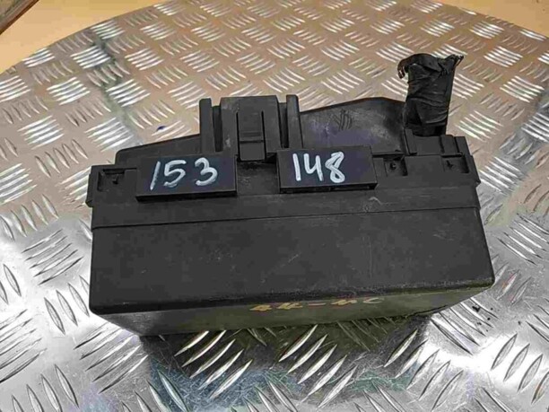Подкапотный блок предохранителей для Nissan Sunny N14 1991 - 1995