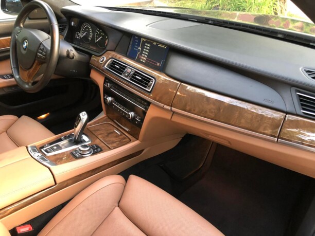 BMW 7 серия F01, F04, 2010 г.