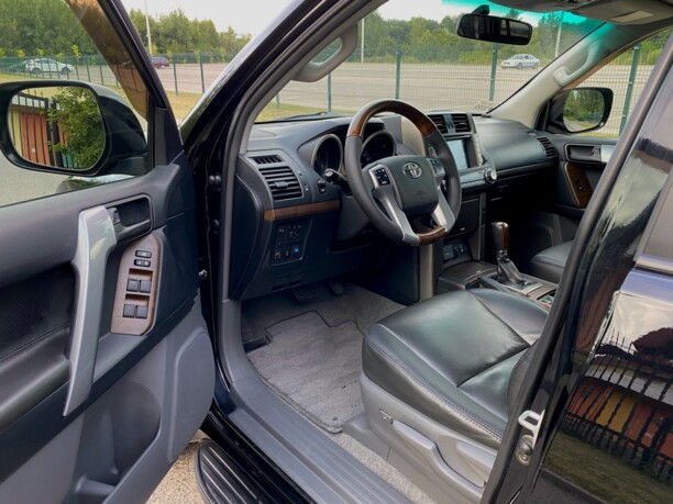 Toyota Land Cruiser Prado J150, 7 мест, 2011 г.