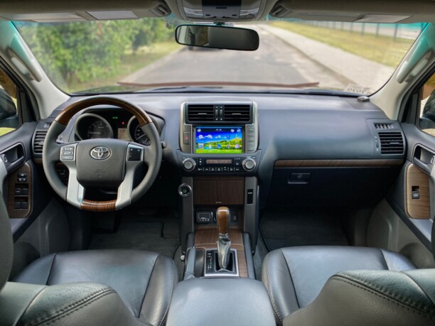 Toyota Land Cruiser Prado J150, 7 мест, 2011 г.