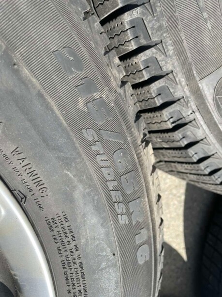 Легковые шины Michelin 215/65 R16 4 шт.