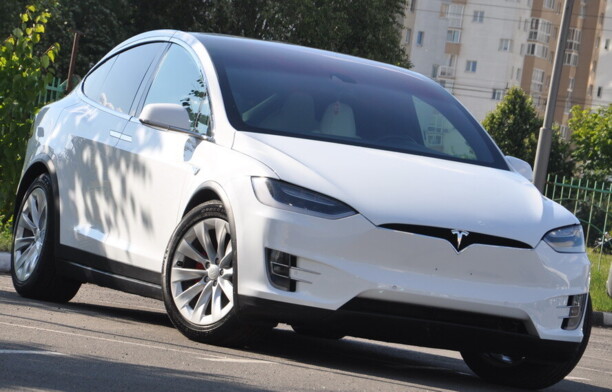 Tesla Model X, 6 мест, 2016 г.