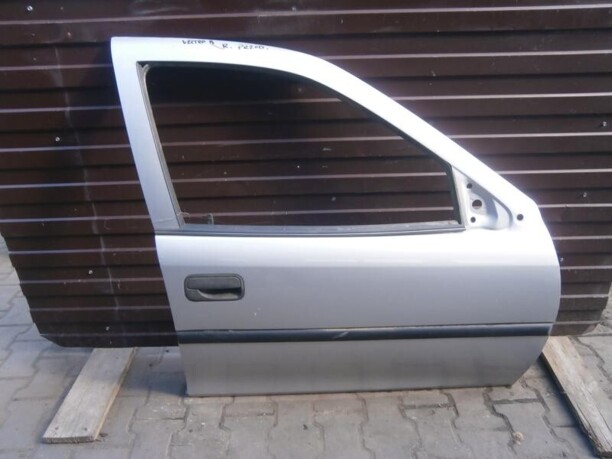 Правая передняя дверь для Opel Vectra B 1995 - 1999