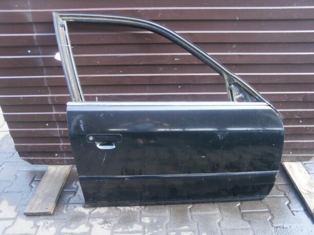 Правая передняя дверь для Audi A6 C4 1994 - 1997