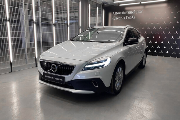 Volvo V40 II · Рестайлинг, 2018 г.