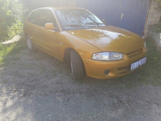 Mitsubishi Colt V, 2001 г.