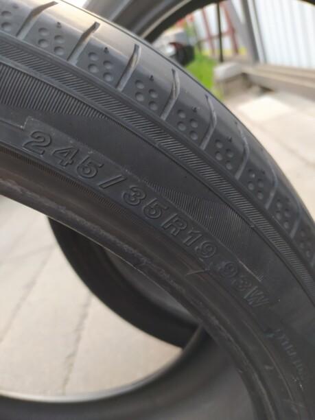 Легковые шины Yokohama Bluearth 245/35 R19 2 шт.