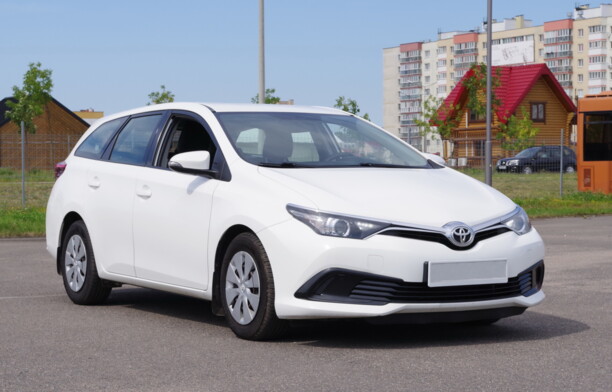 Toyota Auris II (E180) · Рестайлинг, 2017 г.