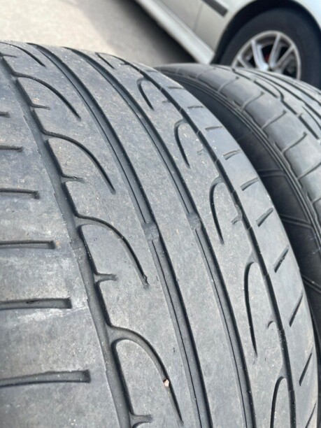 Легковые шины Dunlop 225/40 R18 2 шт.