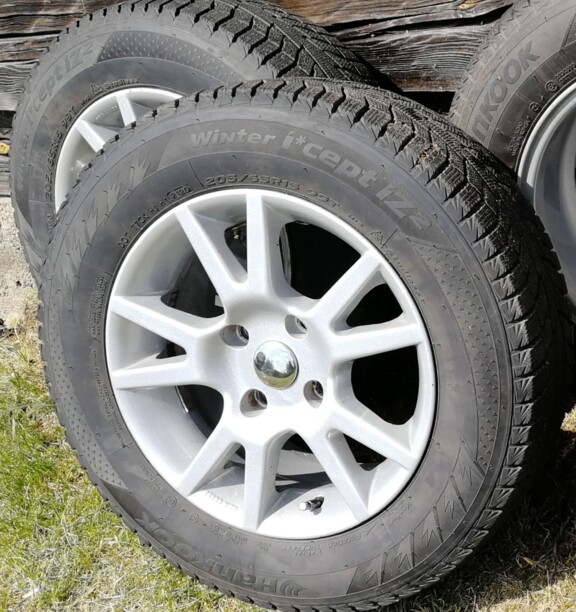 Легковые шины Hankook Winter i*cept iz2 205/65 R15 4 шт.