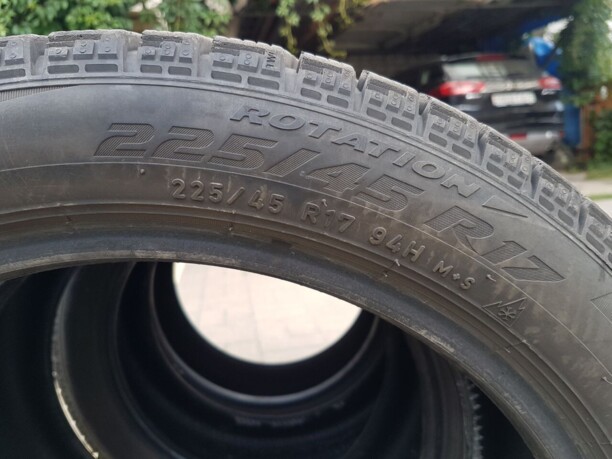 Легковые шины Pirelli ice zero fr 225/45 R17 4 шт.