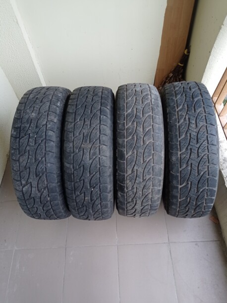 Легковые шины Bridgestone 235/75 R15 4 шт.
