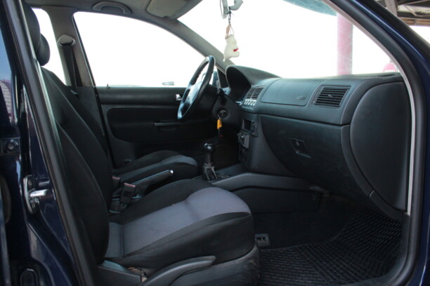 Volkswagen Golf IV, 2001 г.