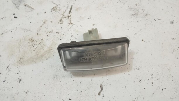 Накладка подсветки номера для Nissan Tiida I (C11) 2004 - 2010