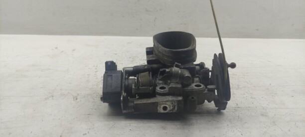 Дроссельная заслонка в сборе для Audi 80 B4 1991 - 1996