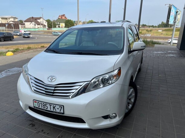Toyota Sienna III (XL30), 7 мест, 2013 г.
