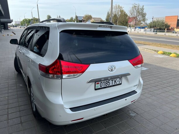 Toyota Sienna III (XL30), 7 мест, 2013 г.