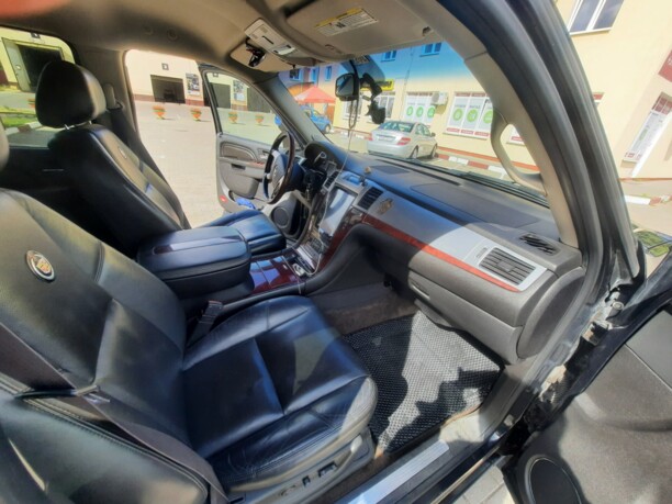 Cadillac Escalade III, 7 мест, 2011 г.