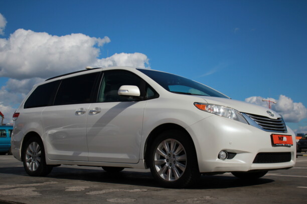 Toyota Sienna III (XL30), 7 мест, 2013 г.