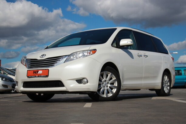 Toyota Sienna III (XL30), 7 мест, 2013 г.